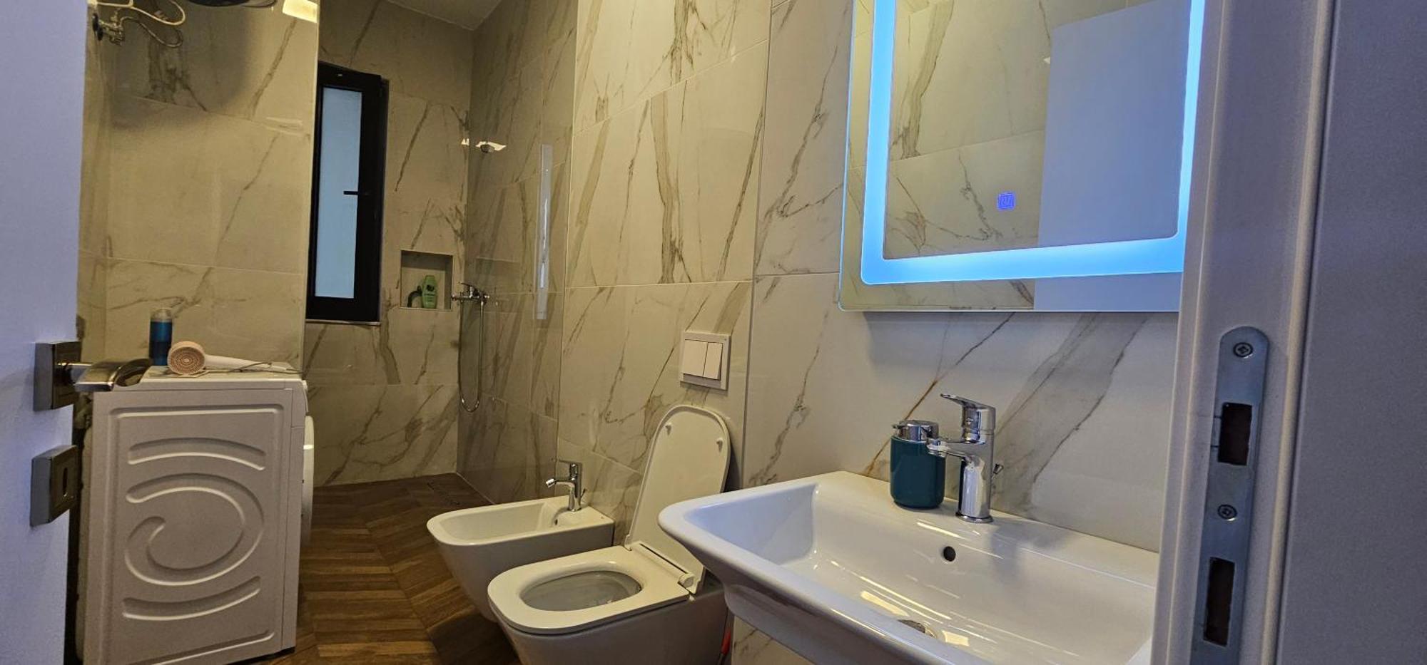 Free Parking Tirana Modern Escape Apartment Bagian luar foto