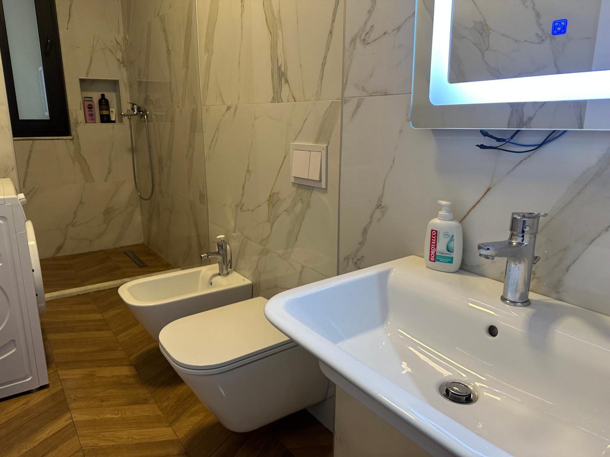 Free Parking Tirana Modern Escape Apartment Bagian luar foto